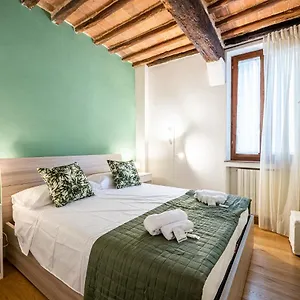35 Nel Centro Storico Di In The Historic Center Of Italy